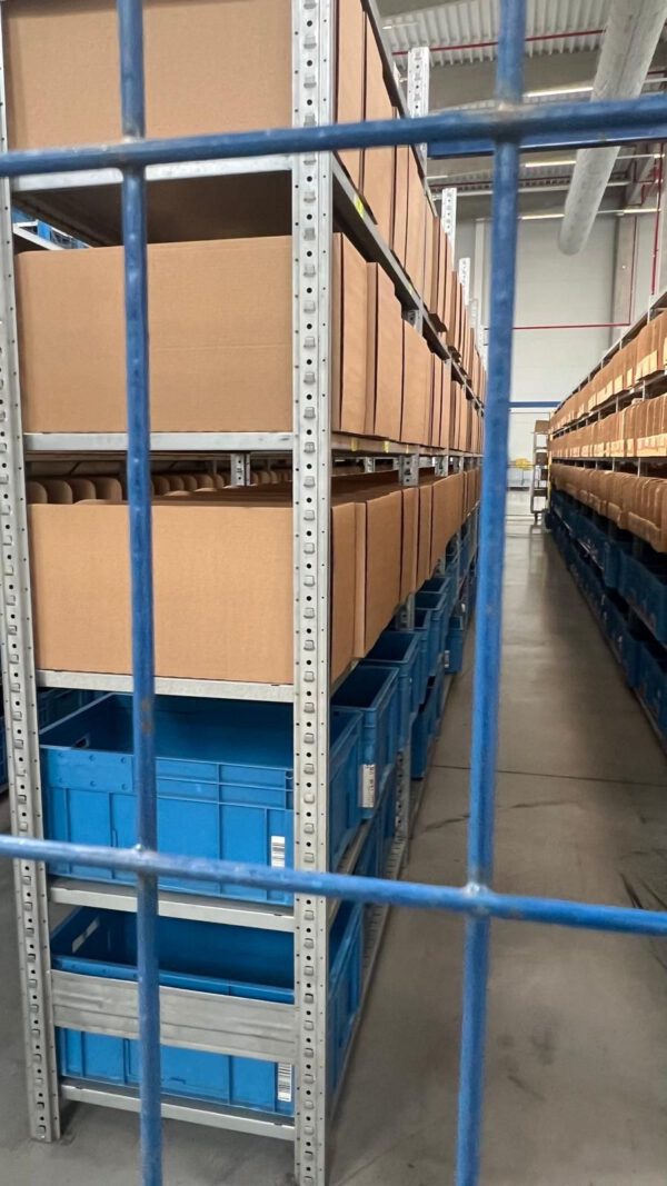 12 Felder Fachbodenregale SSI Schäfer, R3000, Fachbodenmaße 1,30m x 0,60m, Höhe ca. 2,50m
