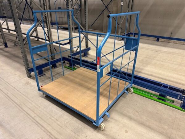 Posten mit 350 – 400 Corletten, Cordes und Koch, Breite 1,30m / 2m / 2,70m - zum größten Teil mit Kufen, teilweise stapelbar