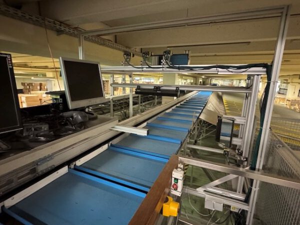 Sorter für leichte Lasten, Optimus, SORTIER­­ANLAGE  OPTISORTER HORIZONTAL, 200 Schalen, 261 Ziele