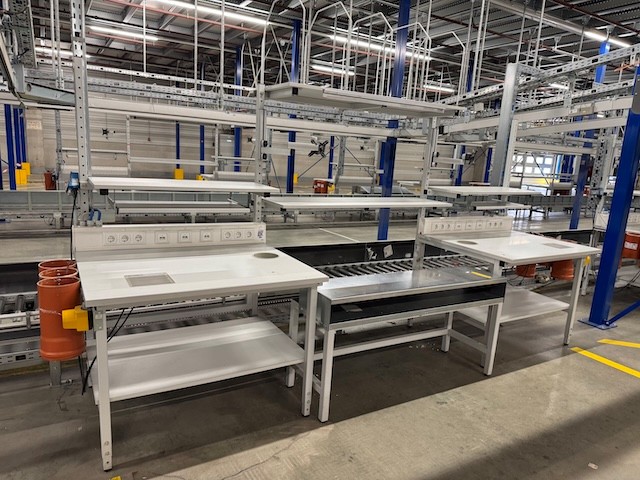 22 Stück 2er Einheit Kommissioniertische / Arbeitstische, mit „Rutsche“ höhenverstellbar lagertechnik 22 Stück 2er Einheit Kommissioniertische / Arbeitstische, mit „Rutsche“ höhenverstellbar – Bild 2