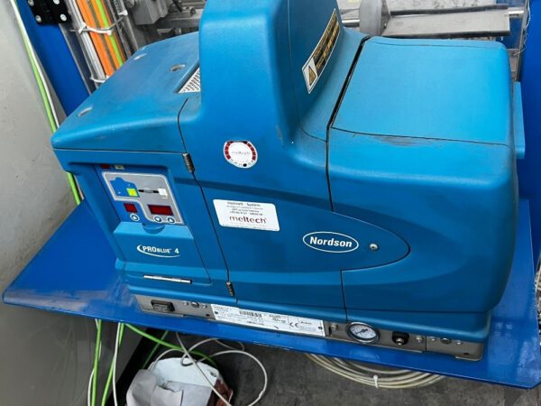 Heißleimklebstoffmaschine Nordson ProBlue 4, Klebstoff Schmelzgerät, 4 Liter Heißleimklebstoff