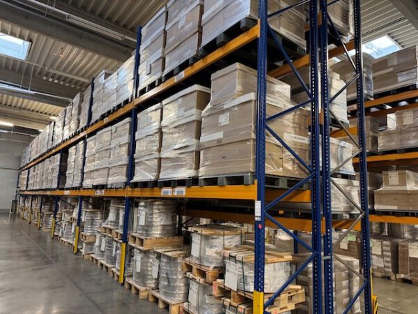 Palettenregal, Jungheinrich, Höhe 4 - 6m, Traversenlänge 1,80m / 2,70m / 3,60m, 600 - 750kg pro Palette, max. 2.036 Palettenstellplätze – Bild 2