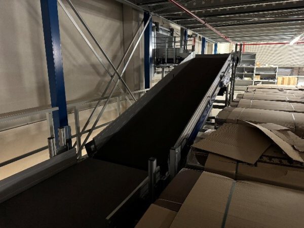 Fördertechnik, VanRiet, ca. 120m, Gurtförderer und 3 Rollenbahnkurven – Bild 2
