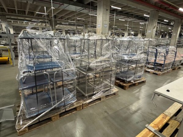 12 Stück Ganzstahlwagen / Tischwagen, Fetra 3112,