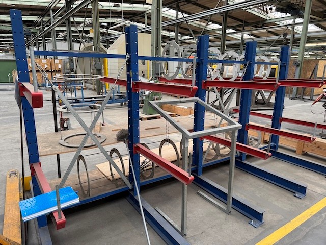 5 Rahmen Kragarmregal, zweiseitig, Fischer, Rahmenhöhe ca. 2,50m, Armlänge ca. 1m, 285kg/ Arm lagertechnik 5 Rahmen Kragarmregal, zweiseitig, Fischer, Rahmenhöhe ca. 2,50m, Armlänge ca. 1m, 285kg/ Arm – Bild 2