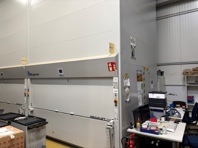 Liftsystem, Megamat FSE 7.1, ca. 6,91m hoch, mind. 331kg / Tablar, Tablar: ca. 3,06m x 81cm lagertechnik Liftsystem, Megamat FSE 7.1, ca. 6,91m hoch, mind. 331kg / Tablar, Tablar: ca. 3,06m x 81cm – Bild 2