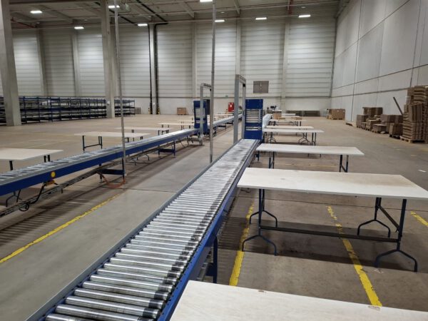 Fördertechnikanlage, AMI, ca. 69m angetrieben, plus 10m unangetrieben, plus 2 angetriebene Scherenrollenbahnen – Bild 2