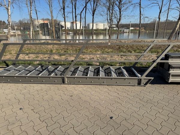 3x Treppe, z.B. für Fachbodenregalanlagen, Lagerbühnen etc,