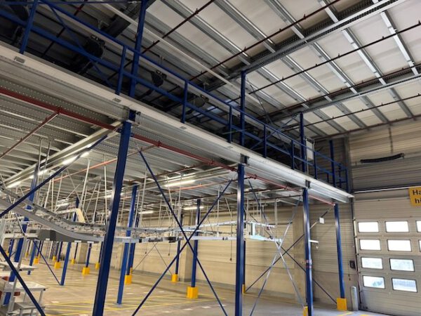 1, 2 oder 3 geschossige Systembau-Lagerbühne / Mezzanine, Profielnorm, Grundfläche Hauptbühne ca. 33 x 79m, bzw. 3.221 m2, 250kg/m2  – Bild 11