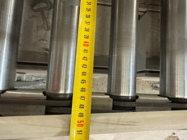 560m angetriebene Kartonförderstrecke, Knapp, mit „kleinem Sorter“ 10 Ausschleusepunkten am Ende – Bild 12
