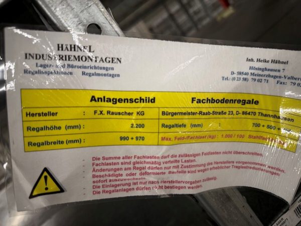3 stöckige Fachbodenregalanlagen, SSI Schäfer R2000, Maße der Fachböden 1m x 40cm, 50cm und 70cm, ca. 1.233 Felder mit angebauter Stahlbaubühne – Bild 114