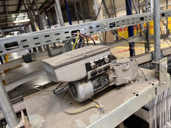 Poket Sorter System, Dürkopp, mit Taschenpuffer mit 13.000 Plätzen, gesamt über 40.000 Taschen, über 2KM Schienen, Weichen, Steigförderer, Steuerungsteile, Ersatzteilen – Bild 15