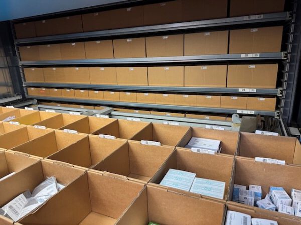 3x Liftsysteme, Megamat, ca. 6,11m hoch, 276kg / Tablar, Tablar: ca. 3,26m x 81cm – Bild 16