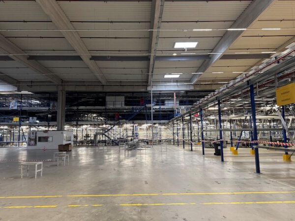 1, 2 oder 3 geschossige Systembau-Lagerbühne / Mezzanine, Profielnorm, Grundfläche Hauptbühne ca. 33 x 79m, bzw. 3.221 m2, 250kg/m2  – Bild 18