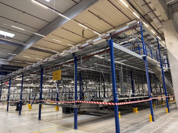 1, 2 oder 3 geschossige Systembau-Lagerbühne / Mezzanine, Profielnorm, Grundfläche Hauptbühne ca. 33 x 79m, bzw. 3.221 m2, 250kg/m2  – Bild 19