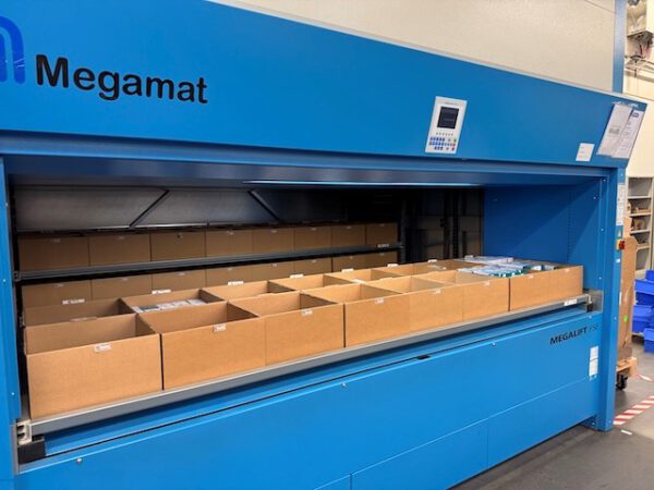 3x Liftsysteme, Megamat, ca. 6,11m hoch, 276kg / Tablar, Tablar: ca. 3,26m x 81cm – Bild 19