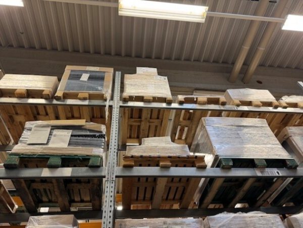Palettenregal, Dexion, Speedlock P90, Höhe 4,20 - 6m, Traversenlänge 1,80m / 2,70m / 3,60m, 600 - 750kg pro Palette, max. 728 Palettenstellplätze – Bild 19