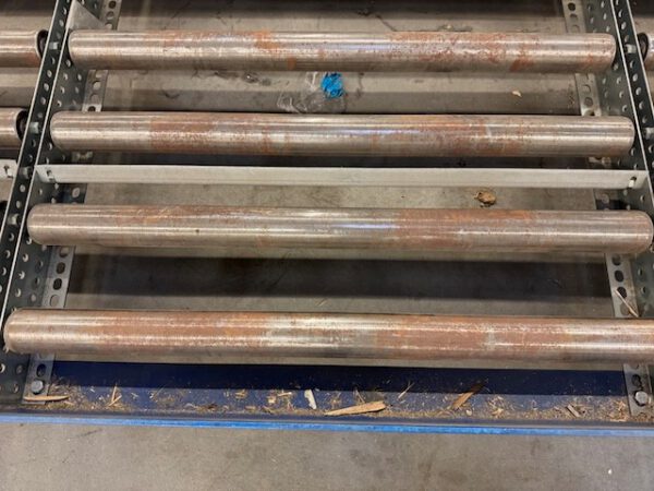2x 7 Felder Palettendurchlaufregale mit 1 Durchlaufebene für Kisten / Kartons und einer Ablageebene für Paletten, Jungheinrich – Bild 20