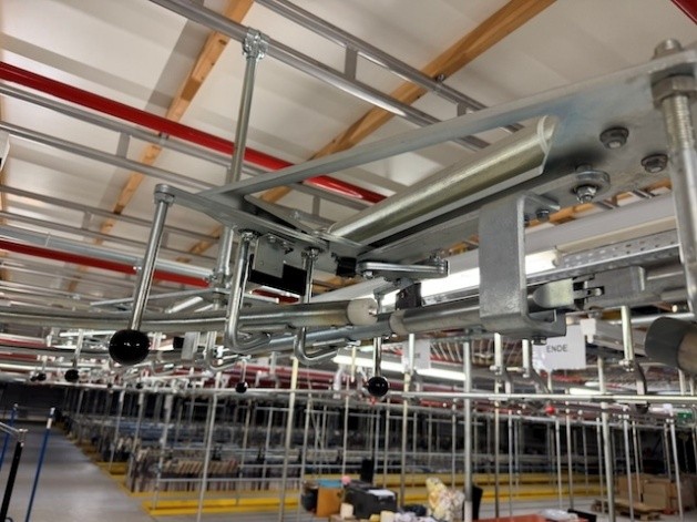 Statisches Hängetextillager, Rundrohrhängebahn, Meiko, ca. 5.000m statische Lagerschienen, ca. 3.600m Trolleysschienen, ca. 1.200 Trolleys, 3 Etagen, inkl. 2.852 m2 Lagerbühne in der Grundfläche, Gesamtfläche ca. 8.556m2 - lagertechnik Statisches Hängetextillager, Rundrohrhängebahn, Meiko, ca. 5.000m statische Lagerschienen, ca. 3.600m Trolleysschienen, ca. 1.200 Trolleys, 3 Etagen, inkl. 2.852 m2 Lagerbühne in der Grundfläche, Gesamtfläche ca. 8.556m2 - – Bild 20