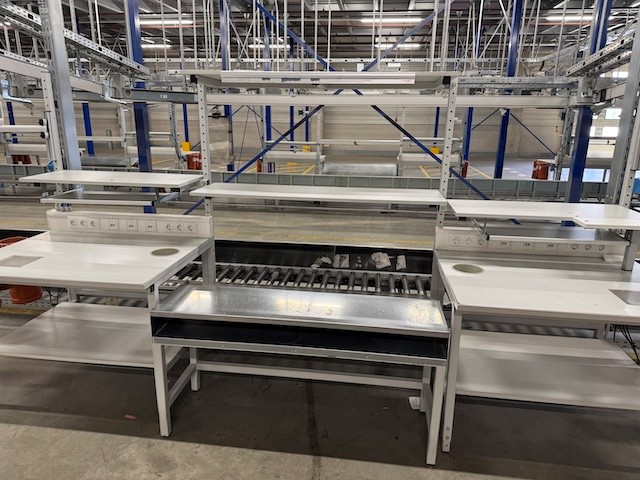 22 Stück 2er Einheit Kommissioniertische / Arbeitstische, mit „Rutsche“ höhenverstellbar lagertechnik 22 Stück 2er Einheit Kommissioniertische / Arbeitstische, mit „Rutsche“ höhenverstellbar – Bild 3