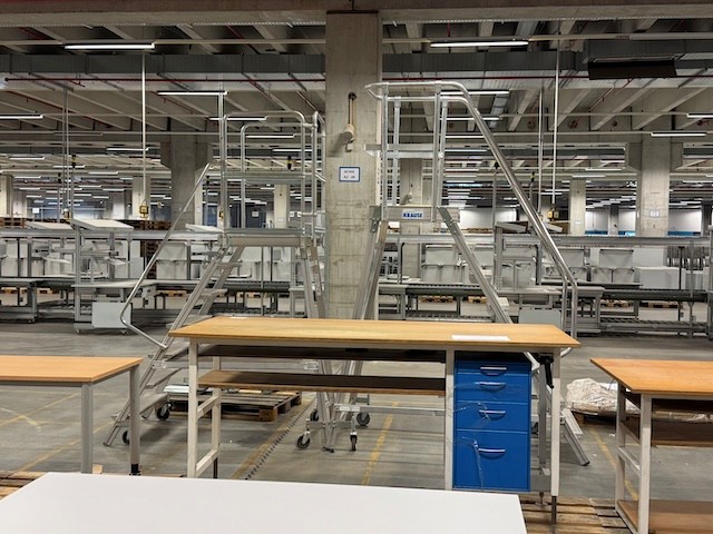 2 Stück Podestleitern, rollbar lagertechnik 2 Stück Podestleitern, rollbar – Bild 2