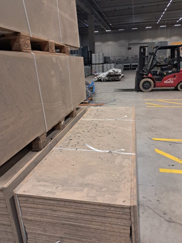 1.344m2 Spanplatten ca. 2400x700x16mm, eine Seite weiß beschichtet – Bild 3