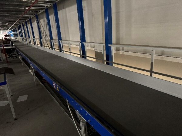 Fördertechnik, VanRiet, ca. 120m, Gurtförderer und 3 Rollenbahnkurven – Bild 3