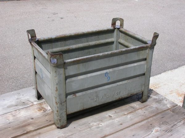 100 Stapel- und Transportbehälter mit Kranösen, 850 x 550 x 500 mm – Bild 3