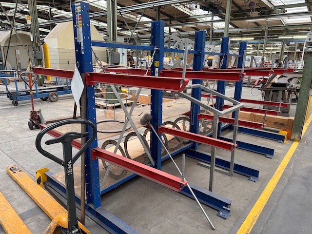 5 Rahmen Kragarmregal, zweiseitig, Fischer, Rahmenhöhe ca. 2,50m, Armlänge ca. 1m, 285kg/ Arm lagertechnik 5 Rahmen Kragarmregal, zweiseitig, Fischer, Rahmenhöhe ca. 2,50m, Armlänge ca. 1m, 285kg/ Arm – Bild 3