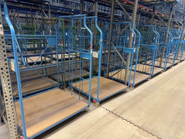 Posten mit 350 – 400 Corletten, Cordes und Koch, Breite 1,30m / 2m / 2,70m - zum größten Teil mit Kufen, teilweise stapelbar – Bild 21