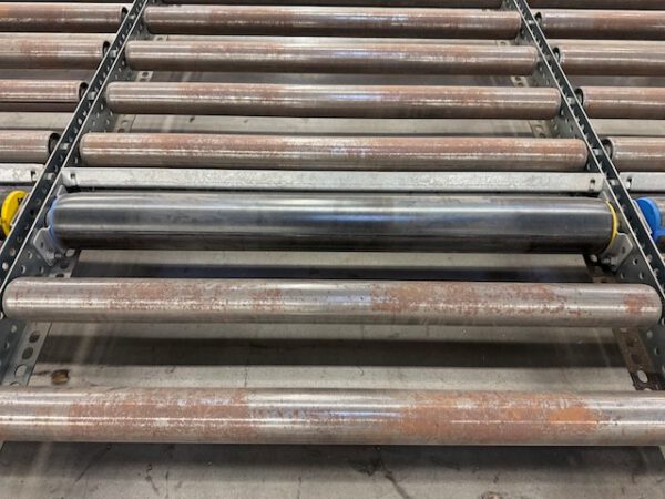 2x 7 Felder Palettendurchlaufregale mit 1 Durchlaufebene für Kisten / Kartons und einer Ablageebene für Paletten, Jungheinrich – Bild 21