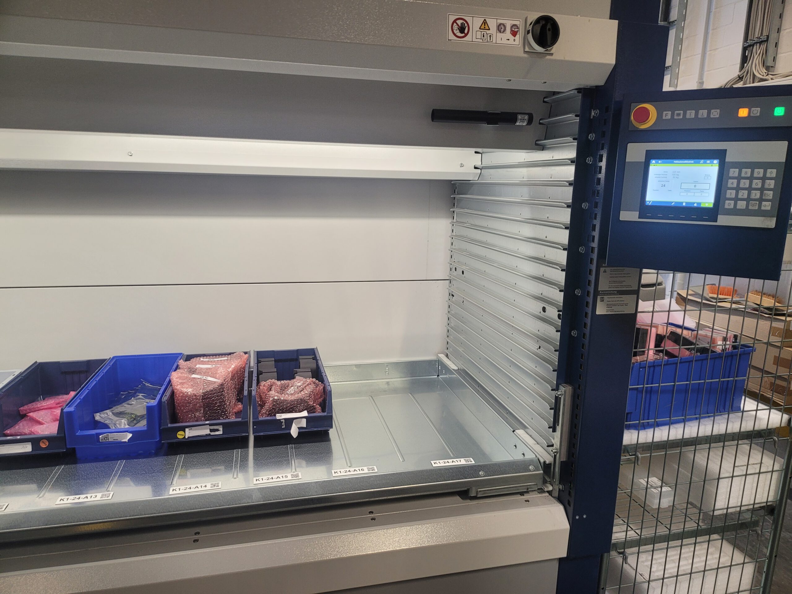 4x Liftsysteme, Kardex, Tablargröße: ca. 4m x 0,81m, Höhe ca. 5m, 320kg / Tablar – gebraucht - : lagertechnik 4x Liftsysteme, Kardex, Tablargröße: ca. 4m x 0,81m, Höhe ca. 5m, 320kg / Tablar – gebraucht - : – Bild 2