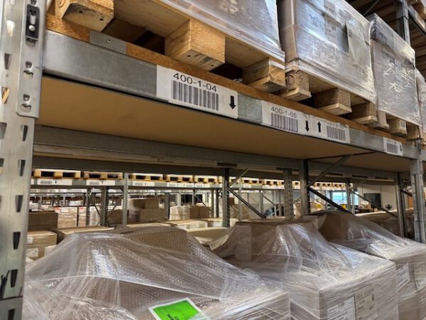 Palettenregal, Dexion, Speedlock Super 4, Höhe 4,20 – 4,50m, Traversenlänge 2,70m / 3,60m, 600 - 750kg pro Palette, max. 959 Palettenstellplätze – Bild 23