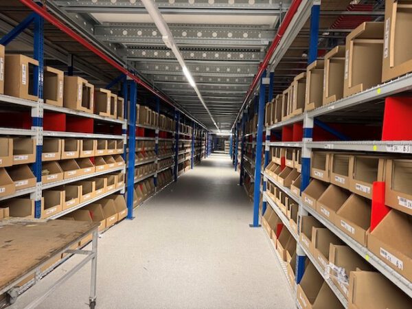 Picktower, 4 geschossige Fachbodenregalanlage, Nedcon, ca. 6.000m2 Grundfläche = gesamt ca. 24.000m2, Gesamt: 502.816 Kistenstellplätze Kisten / Karton in 60x40cm! – Bild 23