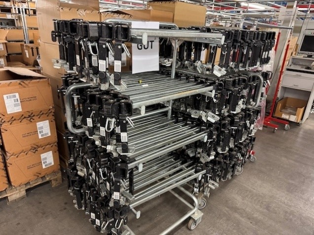 Statisches Hängetextillager, Rundrohrhängebahn, Meiko, ca. 5.000m statische Lagerschienen, ca. 3.600m Trolleysschienen, ca. 1.200 Trolleys, 3 Etagen, inkl. 2.852 m2 Lagerbühne in der Grundfläche, Gesamtfläche ca. 8.556m2 - lagertechnik Statisches Hängetextillager, Rundrohrhängebahn, Meiko, ca. 5.000m statische Lagerschienen, ca. 3.600m Trolleysschienen, ca. 1.200 Trolleys, 3 Etagen, inkl. 2.852 m2 Lagerbühne in der Grundfläche, Gesamtfläche ca. 8.556m2 - – Bild 23