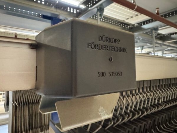 Poket Sorter System, Dürkopp, mit Taschenpuffer mit 13.000 Plätzen, gesamt über 40.000 Taschen, über 2KM Schienen, Weichen, Steigförderer, Steuerungsteile, Ersatzteilen – Bild 27