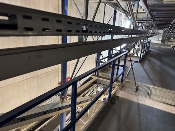 1, 2 oder 3 geschossige Systembau-Lagerbühne / Mezzanine, Profielnorm, Grundfläche Hauptbühne ca. 33 x 79m, bzw. 3.221 m2, 250kg/m2  – Bild 29
