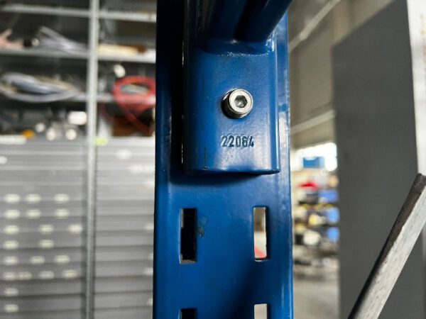 Kragarmregal für leichte Lasten, 5 Rahmen, ca. 8 Arme plus Fußebene pro Rahmen, 2,50m bzw. 3m Rahmenhöhe – Bild 3