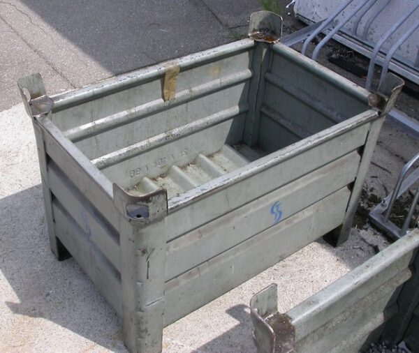 100 Stapel- und Transportbehälter mit Kranösen, 850 x 550 x 500 mm – Bild 4