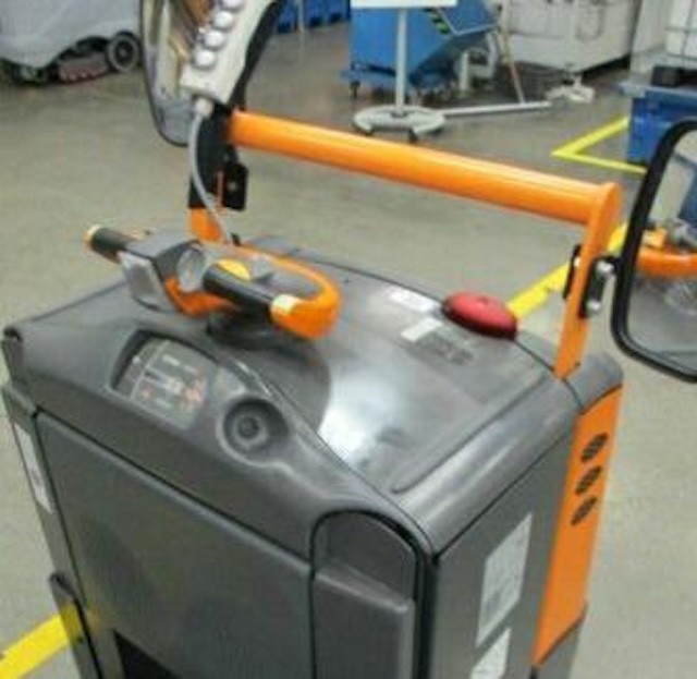 Routenzug mit Anhängern CSD, inkl. Bodenroller, Crown Zugmaschine lagertechnik Routenzug mit Anhängern CSD, inkl. Bodenroller, Crown Zugmaschine – Bild 4