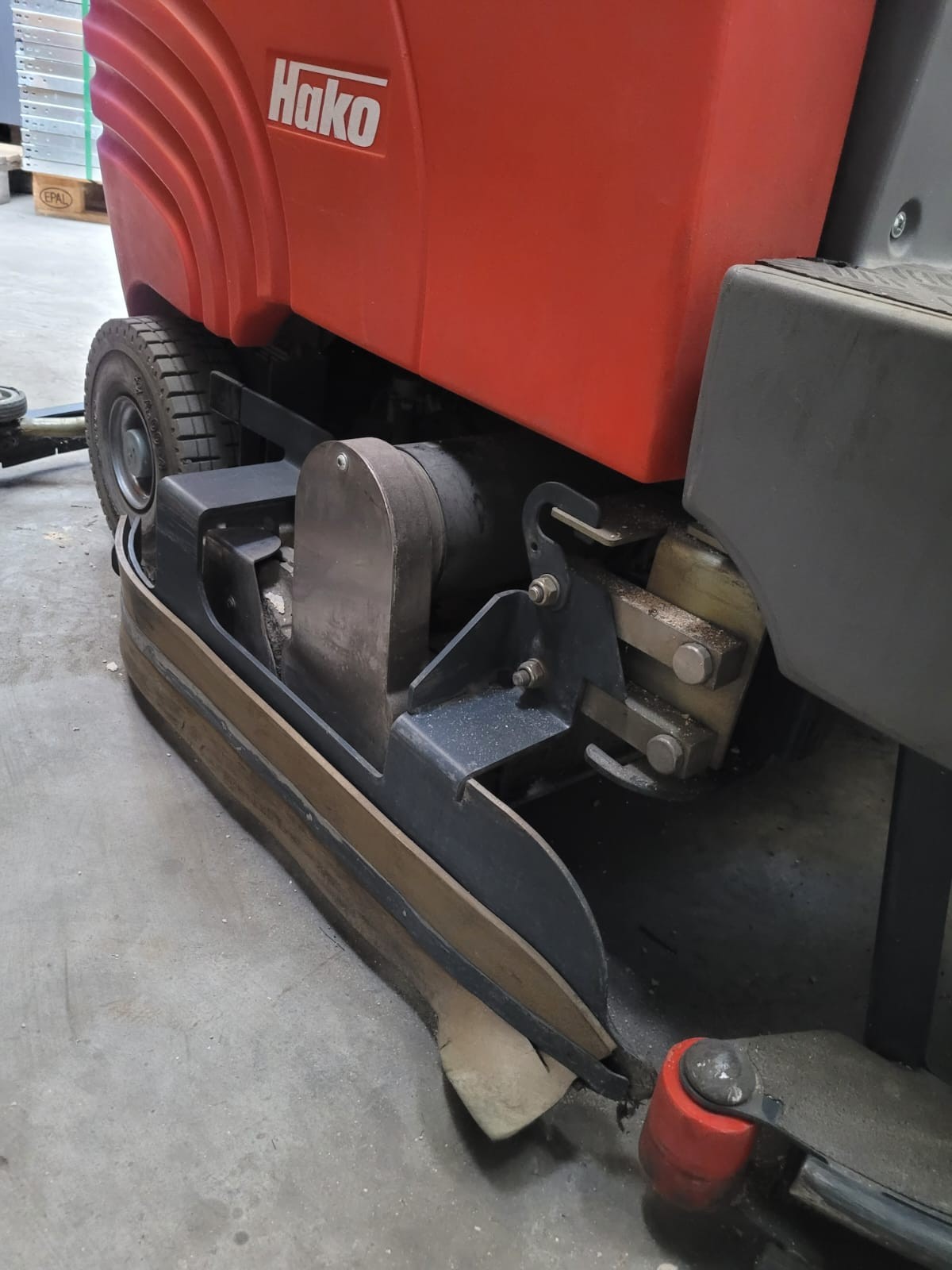 Aufsitz-Scheuersaugmaschine Hakomatic B 750 R lagertechnik Aufsitz-Scheuersaugmaschine Hakomatic B 750 R – Bild 4