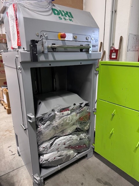 Ballenpressen, Dixi, Hydraulische Vertikal-Ballenpresse lagertechnik Ballenpressen, Dixi, Hydraulische Vertikal-Ballenpresse – Bild 3