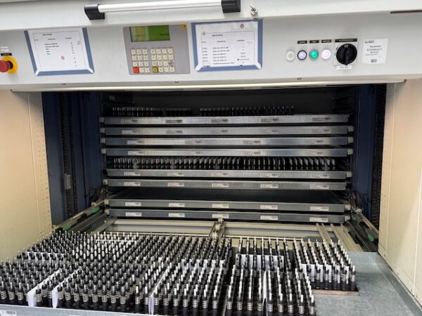 Liftsysteme, Kardex, ca. 4,50m hoch, 250kg / Tablar, Tablar: ca. 1,65m x 62cm – Bild 4