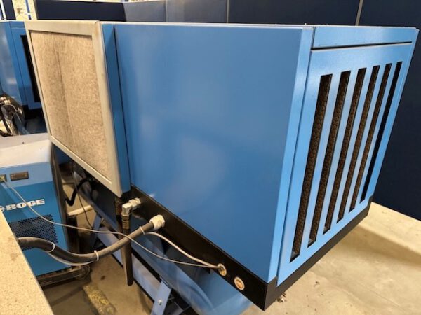 2x Kompressoranlagen 10bar, Boge, Schraubenkompressor, inkl. Drucklufttrockner, Druckluftbehälter mit Schalldämmhaube – Bild 32