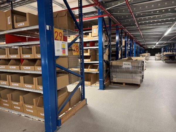 Picktower, 4 geschossige Fachbodenregalanlage, Nedcon, ca. 6.000m2 Grundfläche = gesamt ca. 24.000m2, Gesamt: 502.816 Kistenstellplätze Kisten / Karton in 60x40cm! – Bild 32