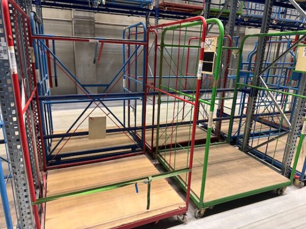 Posten mit 350 – 400 Corletten, Cordes und Koch, Breite 1,30m / 2m / 2,70m - zum größten Teil mit Kufen, teilweise stapelbar – Bild 32