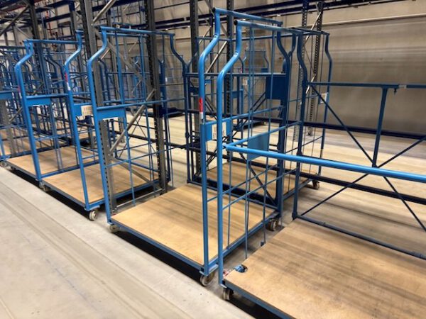 Posten mit 350 – 400 Corletten, Cordes und Koch, Breite 1,30m / 2m / 2,70m - zum größten Teil mit Kufen, teilweise stapelbar – Bild 33