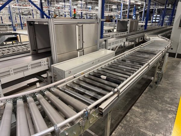560m angetriebene Kartonförderstrecke, Knapp, mit „kleinem Sorter“ 10 Ausschleusepunkten am Ende – Bild 39