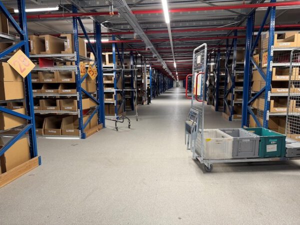 Picktower, 4 geschossige Fachbodenregalanlage, Nedcon, ca. 6.000m2 Grundfläche = gesamt ca. 24.000m2, Gesamt: 502.816 Kistenstellplätze Kisten / Karton in 60x40cm! – Bild 39