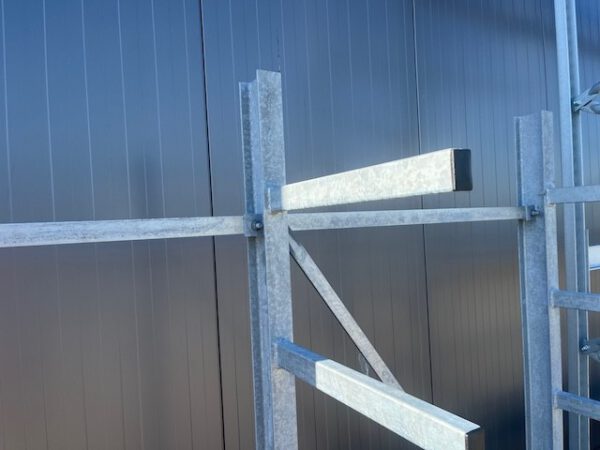 Kragarmregal für leichte Lasten, einseitig, Rahmenhöhe 2m, Regallänge ca. 3m, 50cm tiefe Arme, 200kg pro Arm, feuerverzinkt – Bild 4